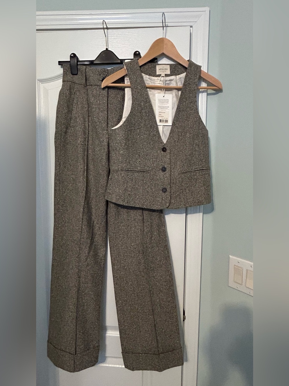 Sezane Lukas Trousers - Taupe - US2 / FR34 - Picture 4 of 16
